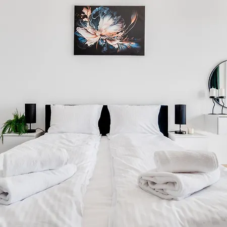 Rent Invest - Quorum Parking Klimatyzacja Apartman